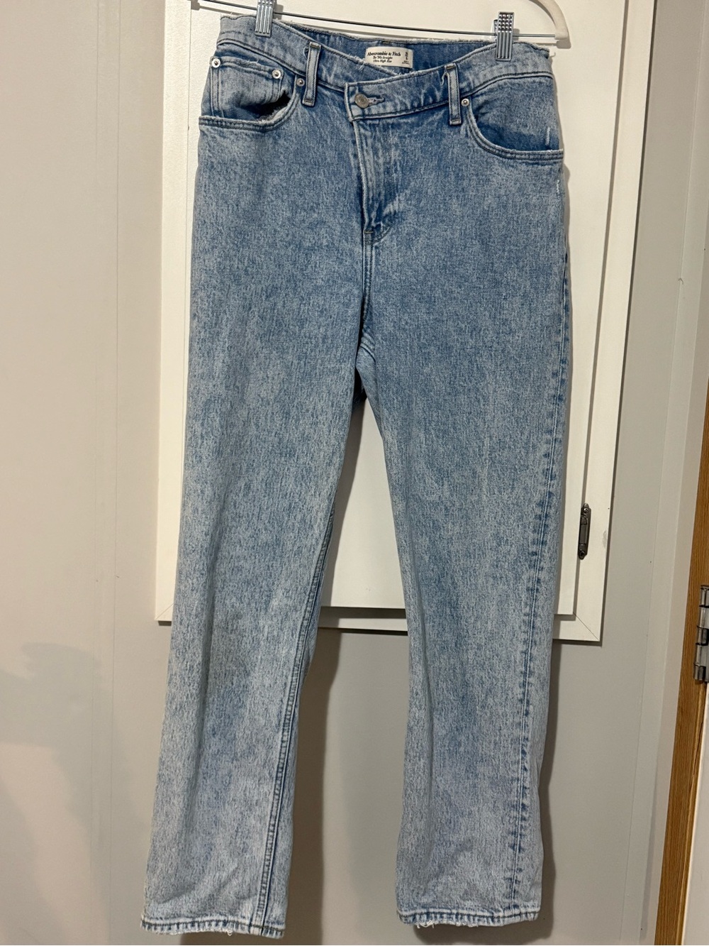 129.Abercrombie & Fitch The 90’s Straight High Waisted Ankle Jean Straight Short